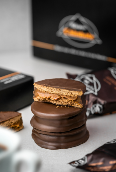 ALFAJORES DE CHOCOLATE BLANCO Y NEGRO X 6 U.